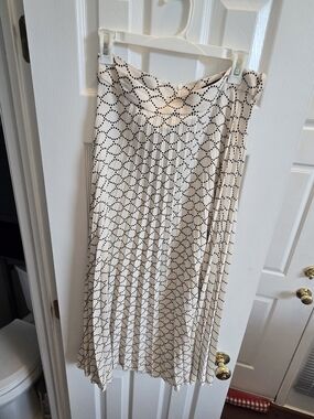 Zara Cream Pleated Midi Skirt with Black Dot Chain Pattern